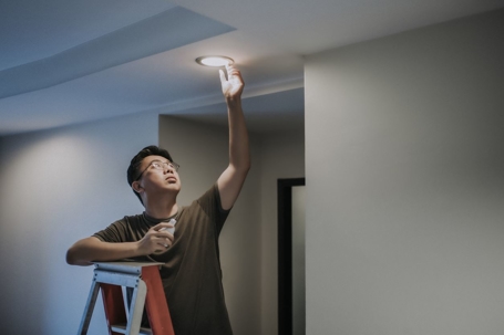 replacing lightbulbs